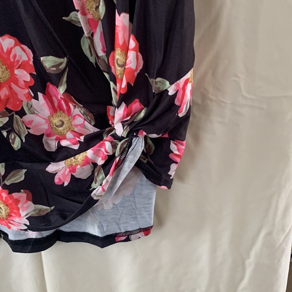 New in bag floral tee with front know detail. Black with pink and fuschia floral - Picture 5 of 8
